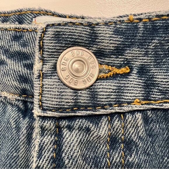 BDG High-Rise Mom Blue Jeans with Distressing in Women's Size 34 NWT - Picture 6 of 14